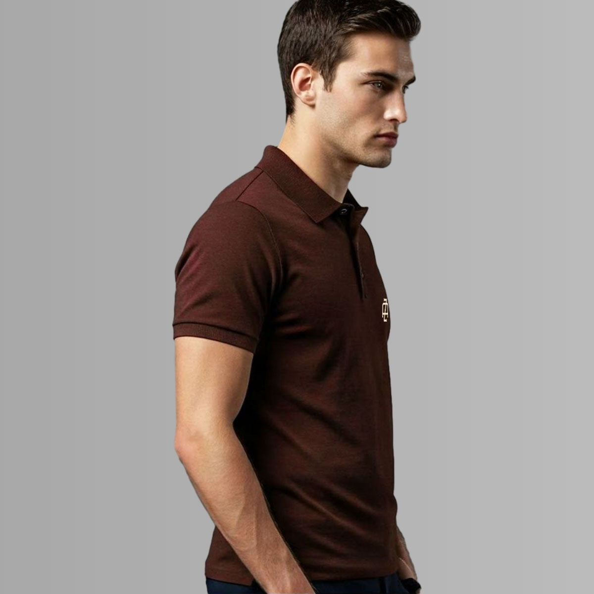 Signature Crest Polo t-shirt in coffee
brown Color